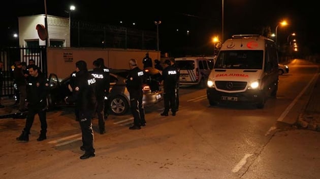 Adanada polisten kaan alkoll src l Emniyet Mdrlnn nizamiye kapsna arparak kaza yapt