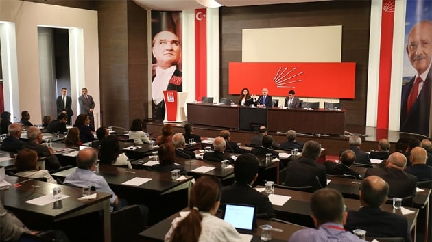 CHP'de olaanst Parti Meclisi toplants isteyen 12 ye genel merkeze dileke gnderdi