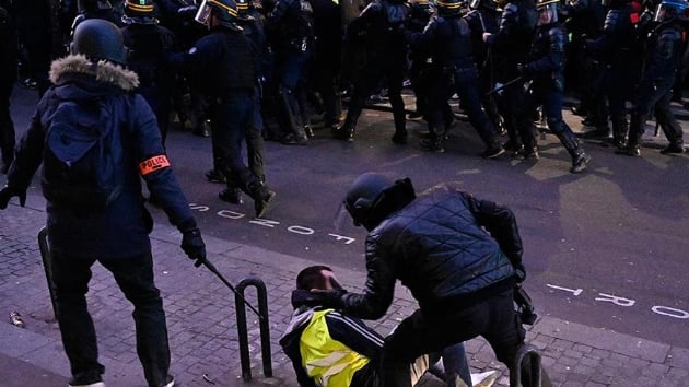 Fransa'da polis iddetine 140 adli soruturma
