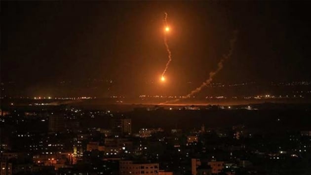 Katil srail'den Gazze'ye topu atei