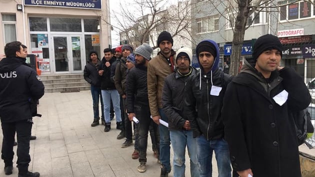 Edirne'de 11  dzensiz gmen yakaland, 2 kii tutukland