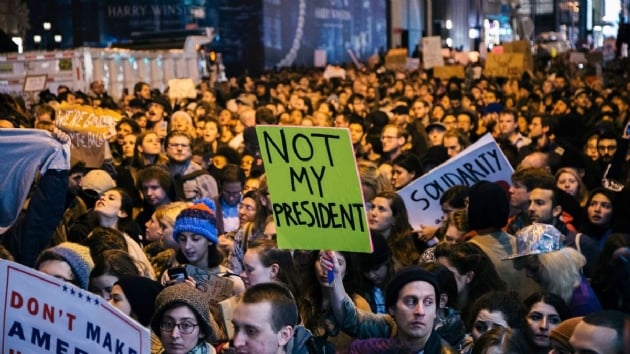 New York'ta Trump'a 'ulusal acil durum' protestosu