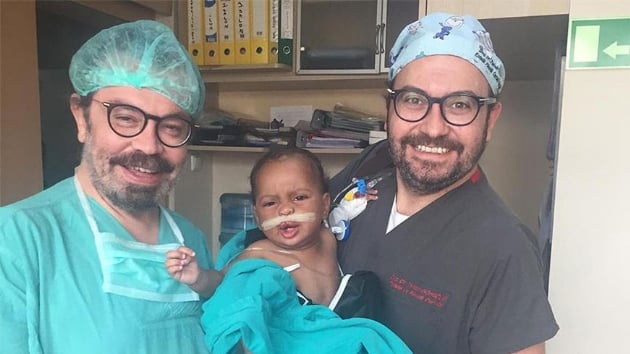 Trkiye'ye getirilen 7 aylk Somalili bebek, geirdii baarl ameliyatlarn ardndan salna kavutu