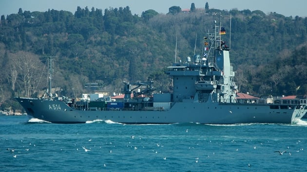 NATO'ya bal Alman ikmal gemisi stanbul Boaz'ndan Karadeniz'e ald