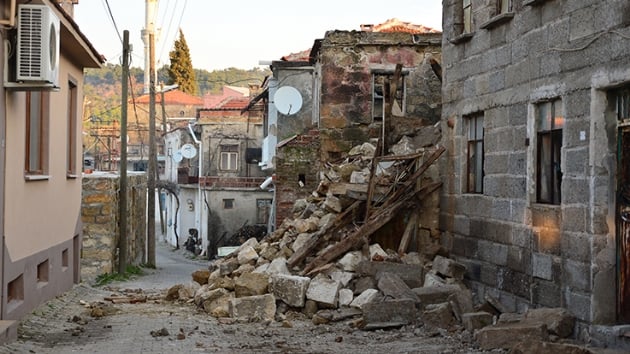 Bakan Kurum, Ayvack'taki depremin bilanosunu aklad