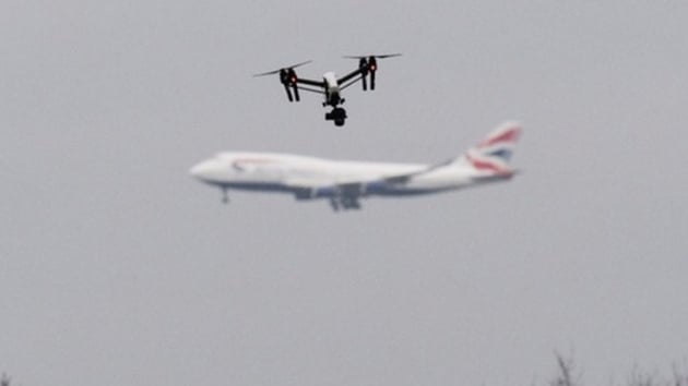 Dublin Havaliman'nda drone tespit edildii gerekesiyle uular askya alnd