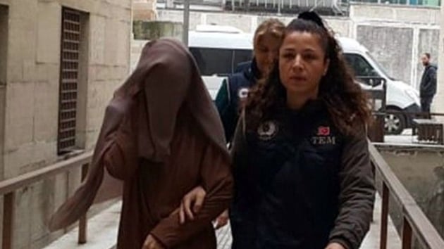 nterpol'un arad DEA'l iki kadn Bursa'da yakalanarak tutukland