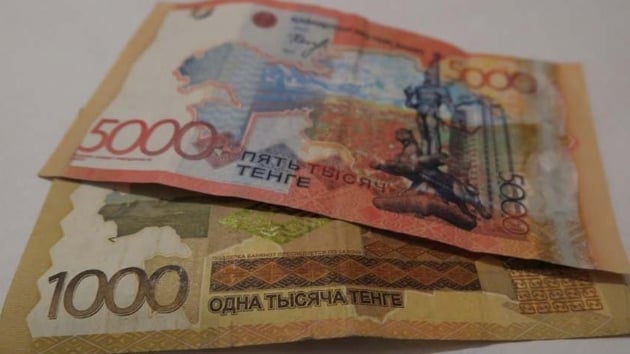 Kazaklar banknotlar sadece ana dillerinde basacak
