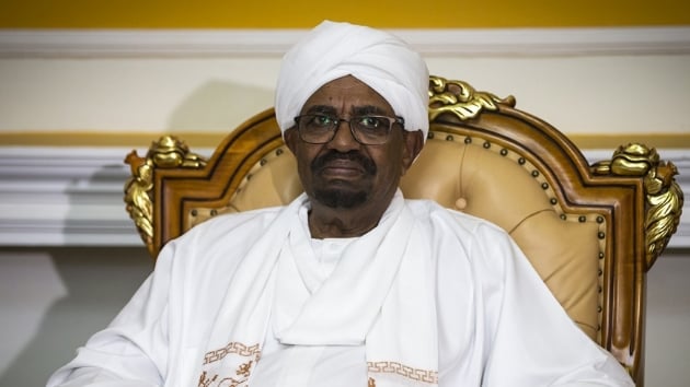  Sudan'da hkmet feshedildi ve 1 yl OHAL ilan edildi 