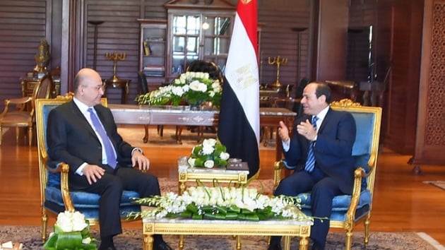 Irak Cumhurbakan Salih ile darbeci Sisi grmesinde 'bayrak krizi' tartmas
