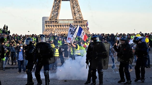 Sar yeleklilerin gsterisinde polis iddeti nedeniyle yaralanan 14 kii su duyurusunda bulundu