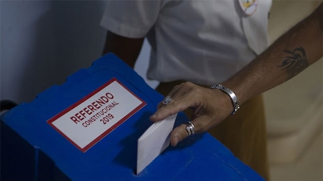 Kba'da anayasa deiiyor