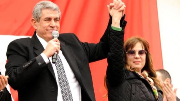 Bal�ova'da CHP aday� belediye ba�kan�n�n e�i olunca, aday adaylar� tepki g�sterdi