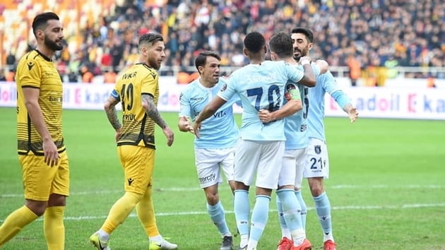 Medipol Başakşehir, zorlu Yeni Malatyaspor deplasmanından 2-0'lık galibiyetle döndü