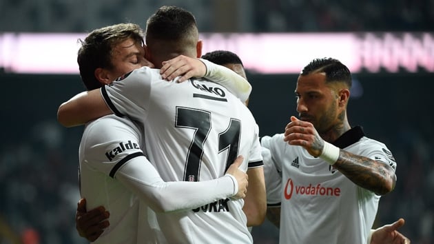 Beikta evinde Atiker Konyaspor'u 3-2 malup etti
