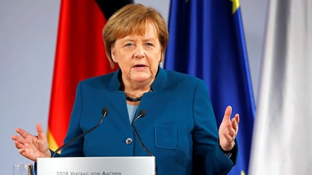 Merkel: Avrupa savunma politikas NATO'nun yerine gemez