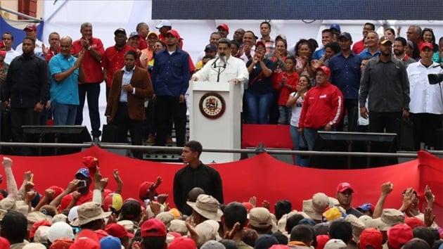 Venezuela Devlet Bakan Maduro: Venezuela'daki elektrik kesintilerine ilikin 2 kiiyi yakaladk