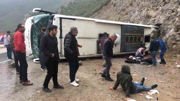 Antalyada yolcu otobs kaza yapt: 2si ar 15 yaral