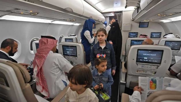 Suudi Arabistan'da bir yolcu ocuunu unutunca uak geri dndrld