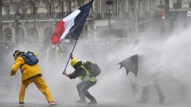 Fransa'da eylemcilere sert ceza ngren yasa tasars onayland