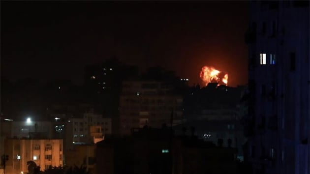 srail gleri Gazze'de 100 noktaya hava saldrs dzenlendi