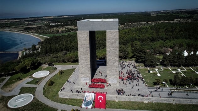 Trkiye'nin drt bir yanndan gelen vatandalar, ehitlik ve antlar ziyaret ediyor
