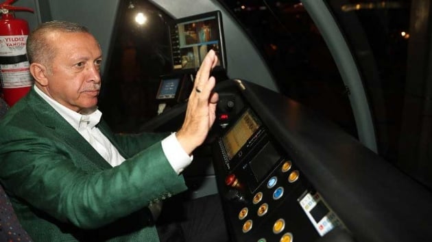 Bakan Erdoan, Antalyada yeni yaplan tramvay hattn at ve test sr yapt