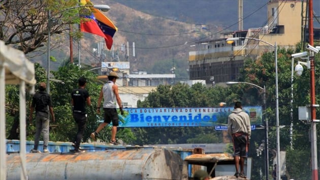 Venezuela Devlet Bakan Maduro Kolombiya snrndaki konteynerleri artrma karar ald