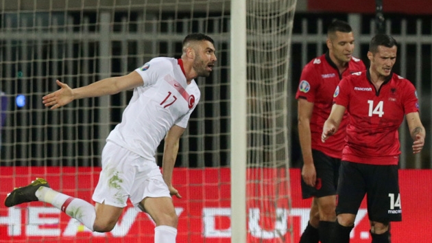 Milli takmmz deplasmanda Arnavutluk'u 2-0 yendi ve eleme grubuna 3 puanla balad