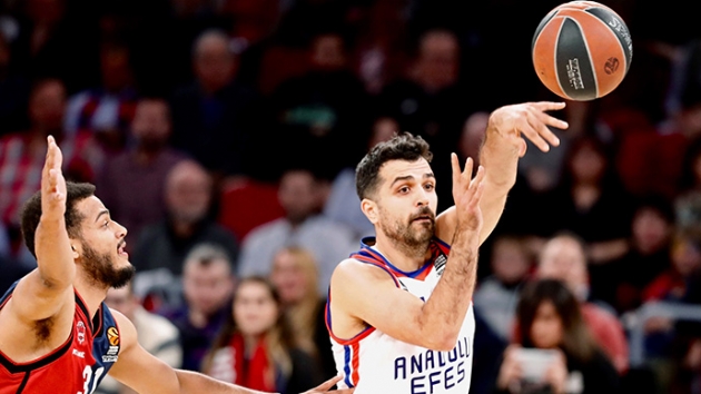 Anadolu Efes, Baskonia'y devirdi