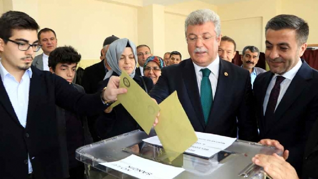 AK Parti Grup Bakanvekili Muhammet Emin Akbaolu oyunu ankr'da kulland