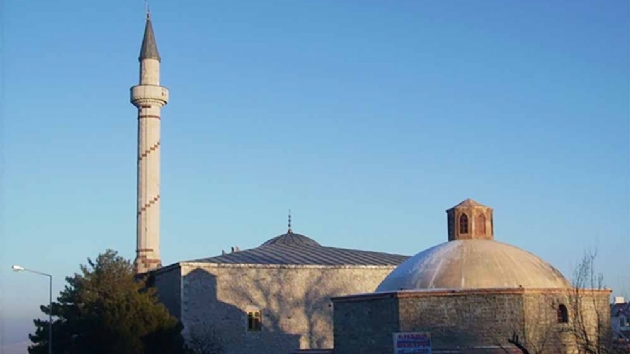 Tarihi Sarahatun Camii'nin temelinde define aramlar