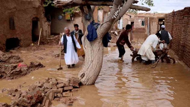Afganistan'da sel 14 can ald