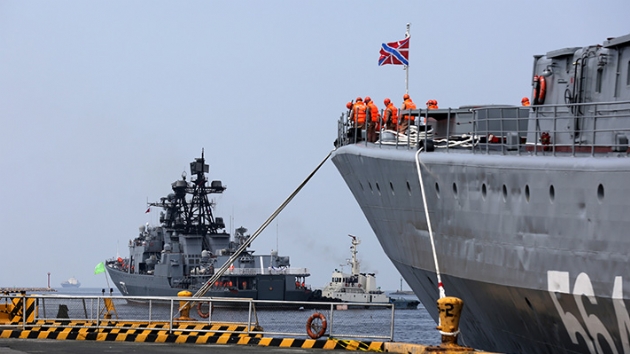 Rus sava gemileri Filipinler'de