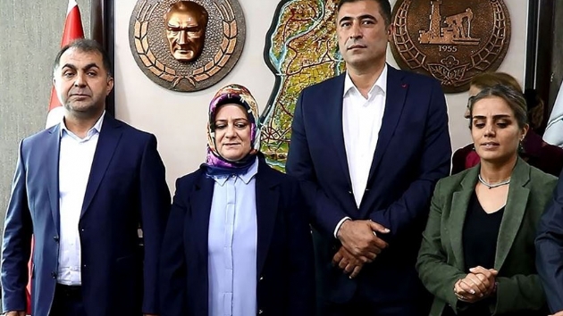 HDP'li bakan terrden ihra edilen eski bakanla makama geti