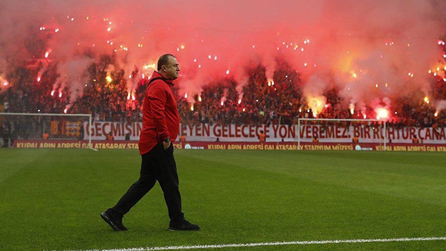 Galatasaray, Fenerbahe derbisi ncesi antrenman taraftara amayacak
