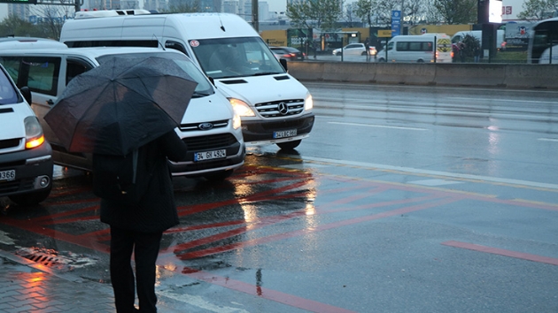 stanbullular gne yamur ile uyand