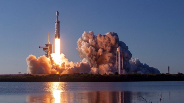 SpaceX gelitirdi: Dnyann en gl roketi ilk ticari uuunu baaryla gerekletirdi