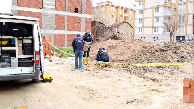Eskiehir'de temel kazsnda insan kafatas ve kemikleri bulundu
