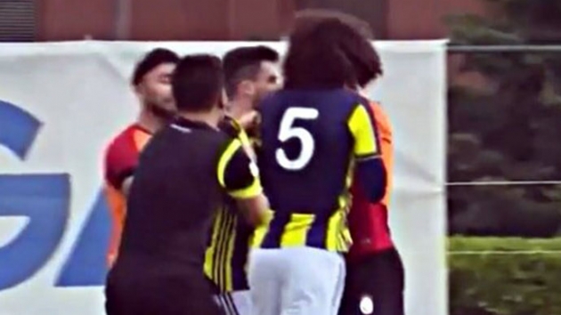 Fenerbahe - Galatasaray U21 derbisinde ortalk kart