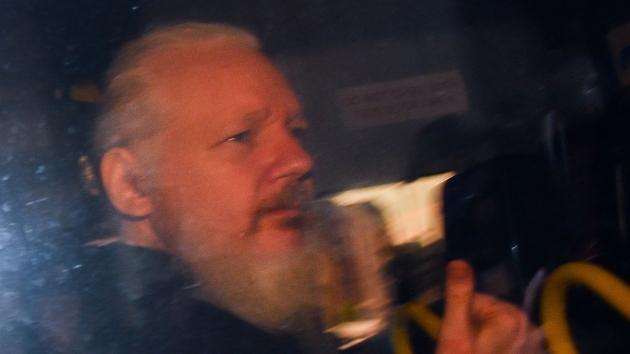 'Assange, bykelilii casusluk merkezi olarak kullanmaya alt'