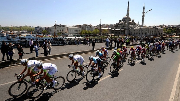 stanbul trafiine 'Bisiklet Turu' dzenlemesi