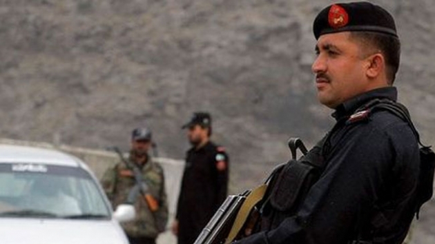 Pakistan'da silahl atma: 1 polis hayatn kaybetti, 5 militan ldrld