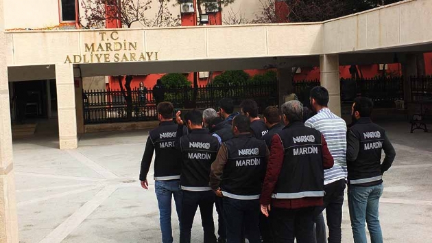 Mardin'de uyuturucu operasyonunda 8 kilogram esrar ele geirildi, 4 zanl tutukland