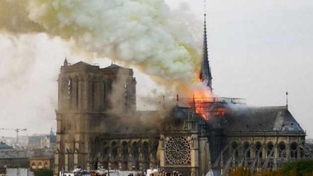 ki i adam Notre Dame iin 300 milyon euro balad