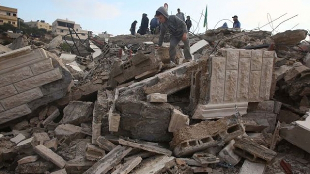 srail gleri Filistinlilere ait bir evi ykt  
