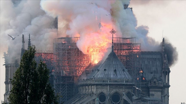 Notre Dame Katedrali   boyutlu dijital kopyas sayesinde birebir restore edilebilecek