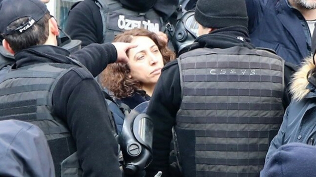 Polisi sran HDP'li Saliha Aydeniz imdi de tekme att