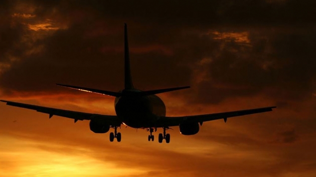 Hindistan'da hava yolu irketi Jet Airways tm faaliyetlerini geici sreyle askya ald