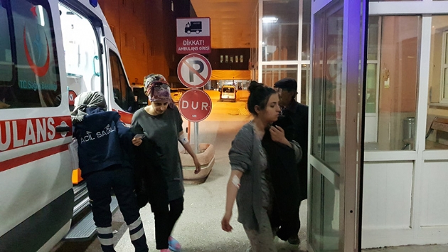 Erzincan'da renci yurdunda kalan 20 renci zehirlenme phesiyle hastanede tedavi altna alnd
